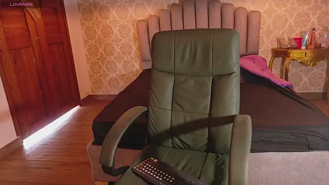 Red Scarlet16 online show from April 2026 11:56:01 AM