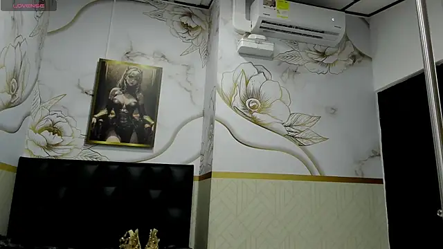 alicee  mature online show from April 2026 07:40:02 PM