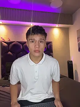 Snapshot of Dominik_Souza chatting on April 2026 08:11:01 PM Dominik Souza online show from April 2026 08:11:01 PM