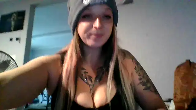 Snapshot of Gypsymomma17 chatting on June 2026 08:30:02 PM Gypsymomma17 online show from June 2026 08:30:02 PM