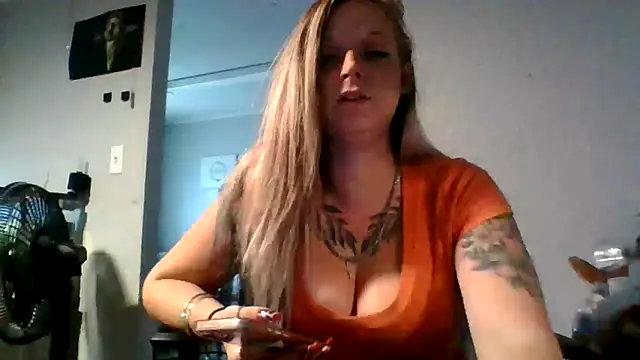 Snapshot of Gypsymomma17 chatting on June 2026 08:51:02 PM Gypsymomma17 online show from June 2026 08:51:02 PM