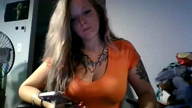 Snapshot of Gypsymomma17 chatting on June 2026 12:08:02 AM Gypsymomma17 online show from June 2026 12:08:02 AM