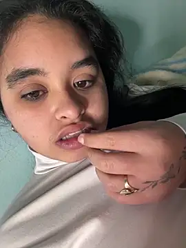 Aloyenita online show from March 2026 10:53:01 PM