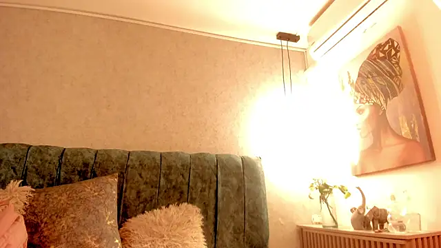 Aleera Walton online show from April 2026 08:06:01 PM