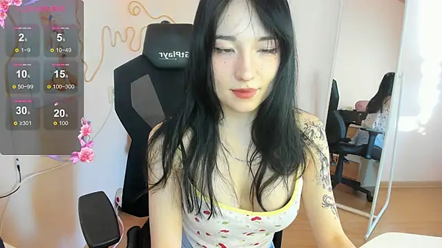 Snapshot of AliceeinWonderlanddd chatting on February 2026 02:44:01 AM AliceeinWonderlanddd online show from February 2026 02:44:01 AM