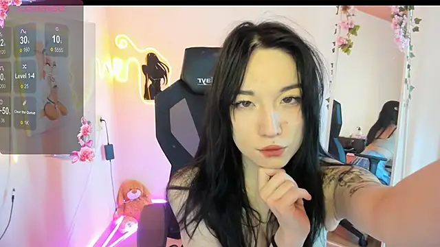 AliceeinWonderlanddd online show from April 2026 02:43:01 AM