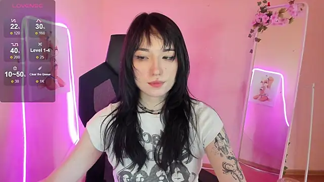 Snapshot of AliceeinWonderlanddd chatting on June 2026 02:53:01 AM AliceeinWonderlanddd online show from June 2026 02:53:01 AM