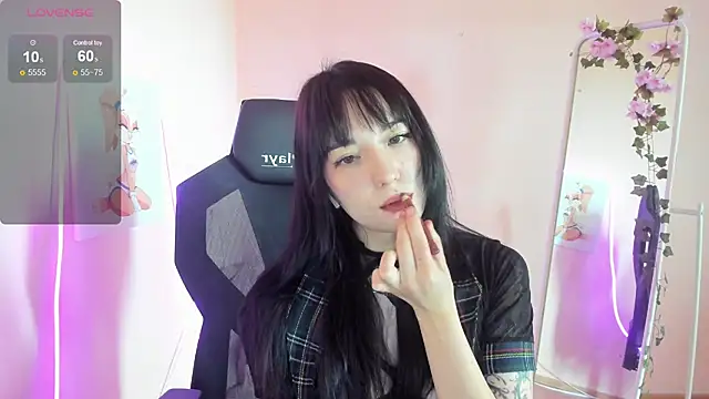 Snapshot of AliceeinWonderlanddd chatting on July 2026 02:24:02 AM AliceeinWonderlanddd online show from July 2026 02:24:02 AM
