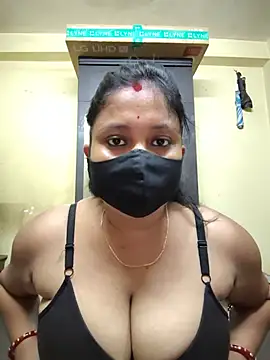 Snapshot of Curvy_Trisha chatting on May 2026 03:05:01 PM Curvy Trisha online show from May 2026 03:05:01 PM