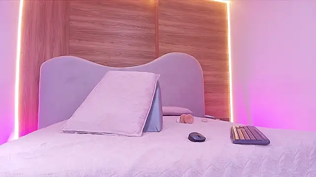 shaina adams online show from March 2026 12:00:02 PM