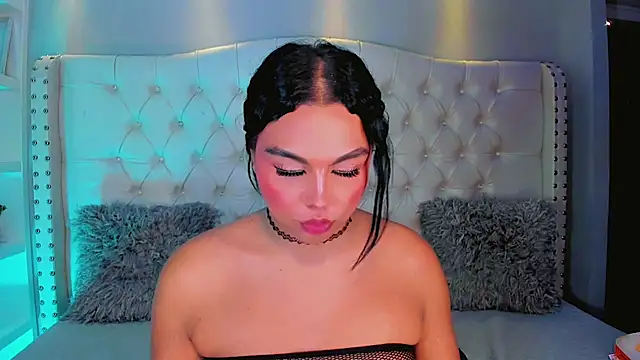 Snapshot of Maia_Hotts chatting on July 2026 04:19:01 AM Maia Hotts online show from July 2026 04:19:01 AM