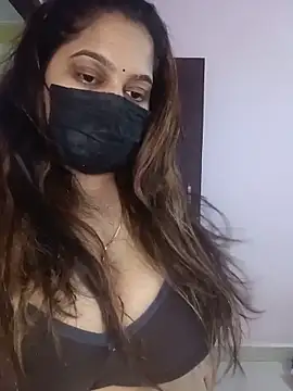 Snapshot of Aliya_Hott chatting on May 2026 04:18:01 AM Aliya Hott online show from May 2026 04:18:01 AM