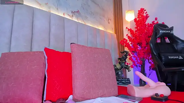 PixzyMartinez online show from April 2026 12:42:01 PM