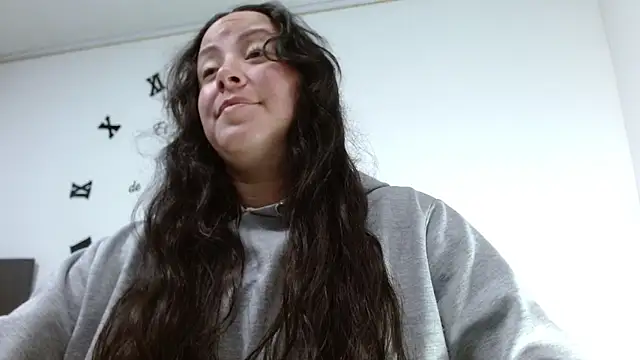 Snapshot of ElaMurray02 chatting on February 2026 01:17:01 PM ElaMurray02 online show from February 2026 01:17:01 PM