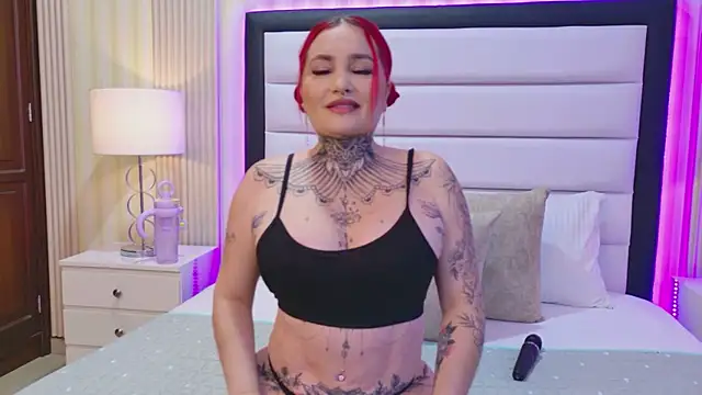 AlejandraMartinezz online show from February 2026 02:00:02 PM