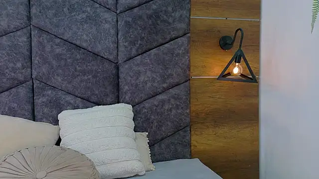 AnnieRouse   online show from March 2026 11:37:01 AM