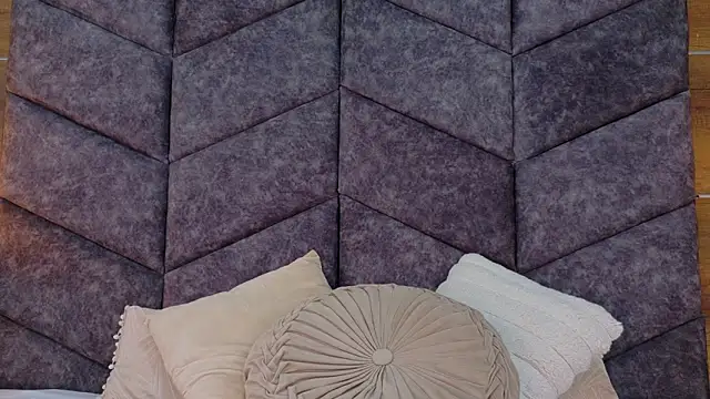 AnnieRouse   online show from April 2026 11:44:02 AM