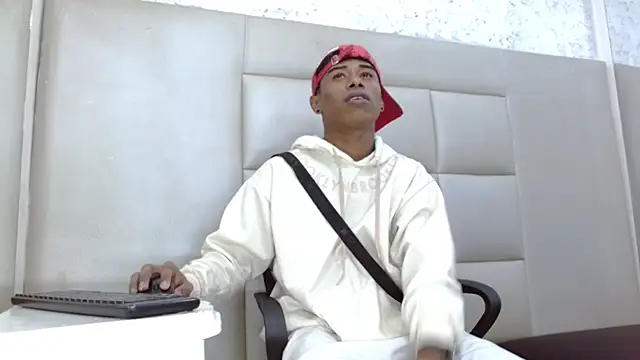 TonnyMarck online show from February 2026 02:33:01 AM