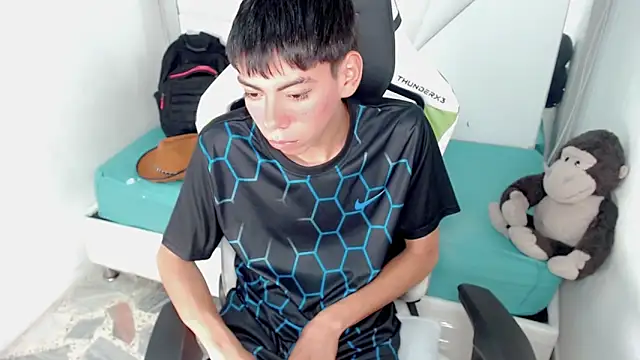 Liarr  online show from February 2026 07:45:01 PM