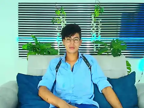 ThiiagoSaeenz online show from February 2026 01:32:02 PM