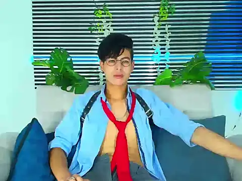 ThiiagoSaeenz online show from February 2026 01:15:02 PM