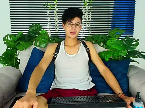 ThiiagoSaeenz online show from March 2026 04:35:01 PM