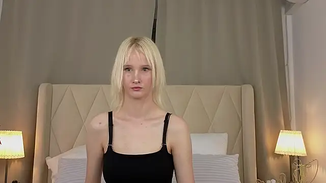 Snapshot of CrystalLili chatting on July 2026 04:03:01 AM CrystalLili online show from July 2026 04:03:01 AM