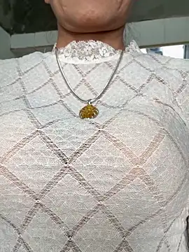 Snapshot of YANINA120 chatting on February 2026 01:57:02 AM YANINA120 online show from February 2026 01:57:02 AM