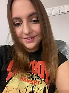 Snapshot of AliceDesmee chatting on February 2026 06:22:01 PM AliceDesmee online show from February 2026 06:22:01 PM