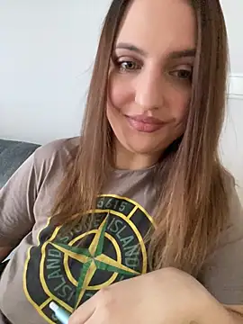 Snapshot of AliceDesmee chatting on February 2026 11:40:02 AM AliceDesmee online show from February 2026 11:40:02 AM