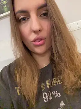 Snapshot of AliceDesmee chatting on February 2026 08:51:01 PM AliceDesmee online show from February 2026 08:51:01 PM