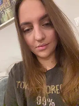 Snapshot of AliceDesmee chatting on February 2026 05:10:01 PM AliceDesmee online show from February 2026 05:10:01 PM