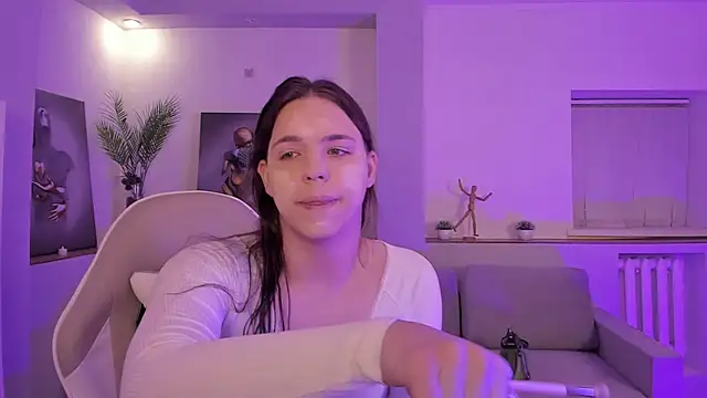 Snapshot of Madison_dolly chatting on February 2026 02:08:02 AM Madison dolly online show from February 2026 02:08:02 AM