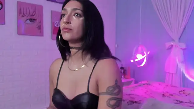 Cleo Foxx online show from April 2026 11:37:01 AM