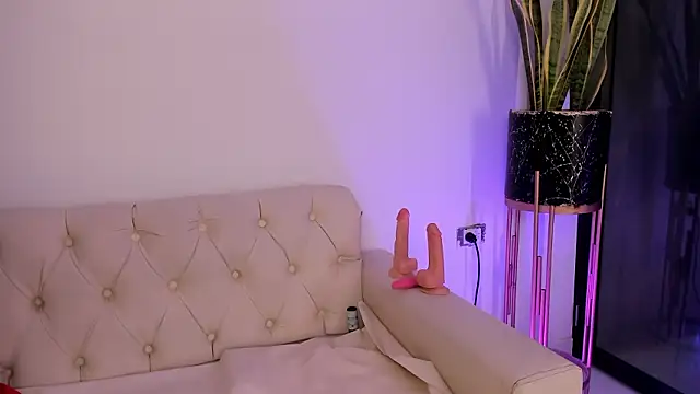 liorah wolf online show from February 2026 08:20:02 PM