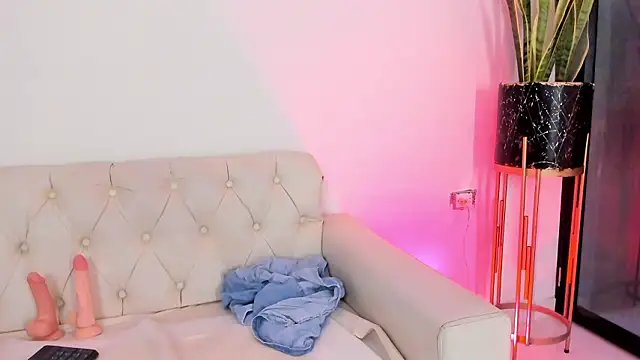 liorah wolf online show from February 2026 09:05:02 PM