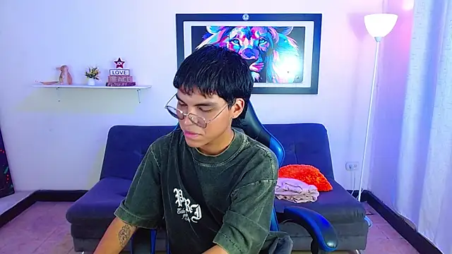 Snapshot of Maecum18 chatting on May 2026 09:12:01 PM Maecum18 online show from May 2026 09:12:01 PM