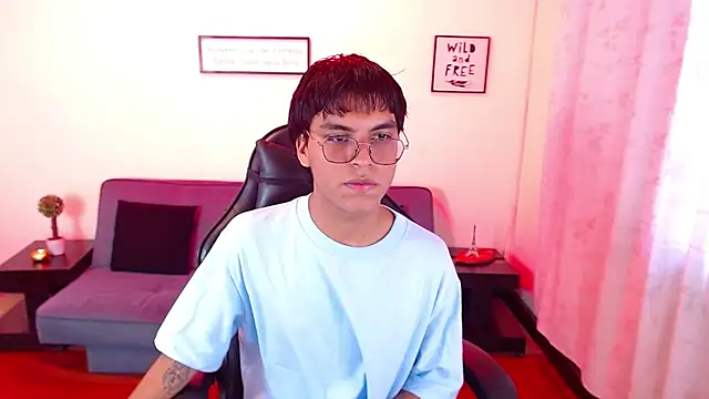 Snapshot of Maecum18 chatting on May 2026 09:22:01 PM Maecum18 online show from May 2026 09:22:01 PM