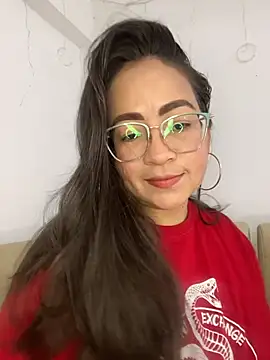 Snapshot of alisbloom chatting on February 2026 06:08:02 PM alisbloom online show from February 2026 06:08:02 PM