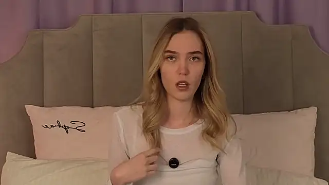 NikkiRyx online show from April 2026 03:52:01 PM