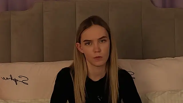 NikkiRyx online show from April 2026 09:39:33 PM