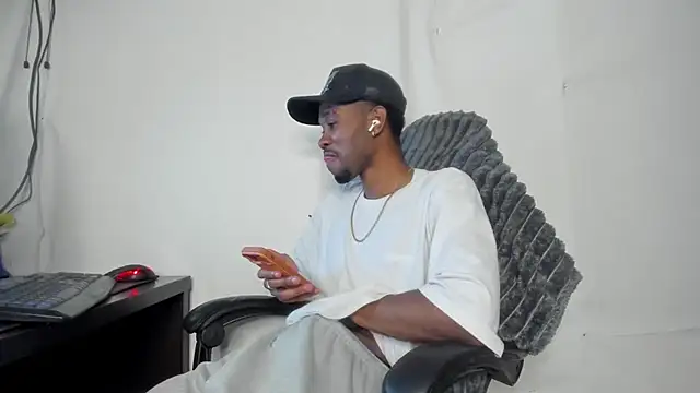 Snapshot of Kofi_exotic_2 chatting on July 2026 02:39:01 AM Kofi exotic 2 online show from July 2026 02:39:01 AM