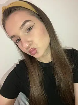 Snapshot of Green_eyes_lady chatting on May 2026 01:30:01 PM Green eyes lady online show from May 2026 01:30:01 PM