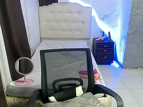 lady finger1234 online show from February 2026 03:45:01 AM