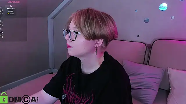 Snapshot of Lauraaa_Smith chatting on February 2026 07:40:01 AM Lauraaa Smith online show from February 2026 07:40:01 AM