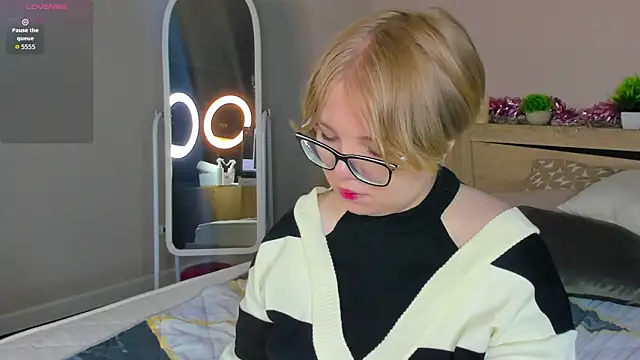 Snapshot of Lauraaa_Smith chatting on March 2026 07:26:02 AM Lauraaa Smith online show from March 2026 07:26:02 AM