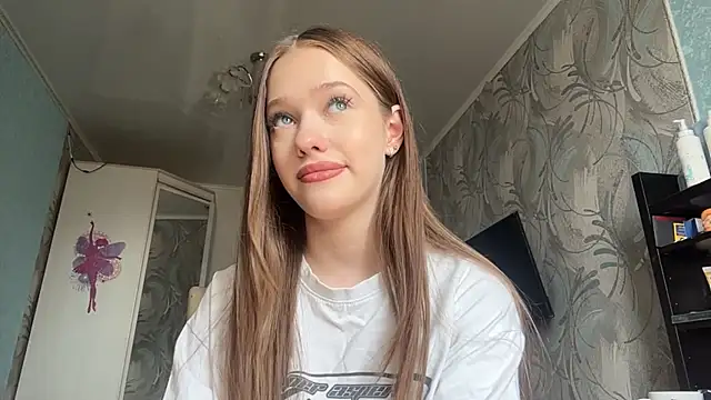 Snapshot of CarolOttum chatting on April 2026 08:59:01 AM CarolOttum online show from April 2026 08:59:01 AM