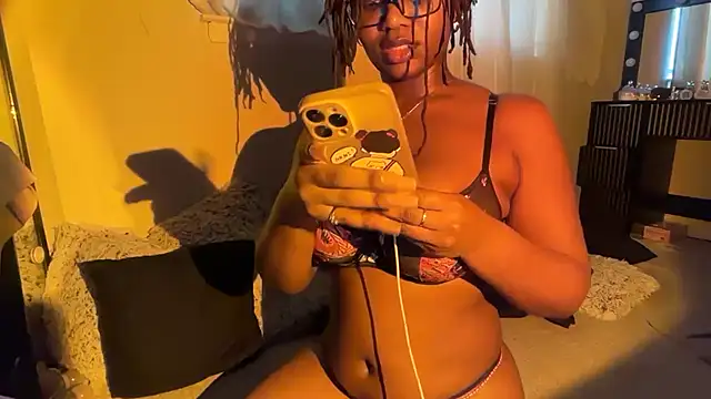 SunniSoles99 online show from February 2026 01:40:01 PM