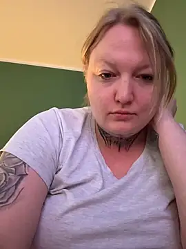Snapshot of Lolaaxxx13 chatting on June 2026 07:04:02 PM Lolaaxxx13 online show from June 2026 07:04:02 PM