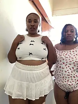 Snapshot of MeekyCurvyAss chatting on May 2026 01:27:02 PM MeekyCurvyAss online show from May 2026 01:27:02 PM